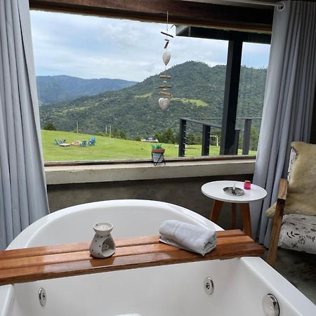 Pousada Colina Dos Ventos - Cabana Monte! 乌鲁比西 外观 照片
