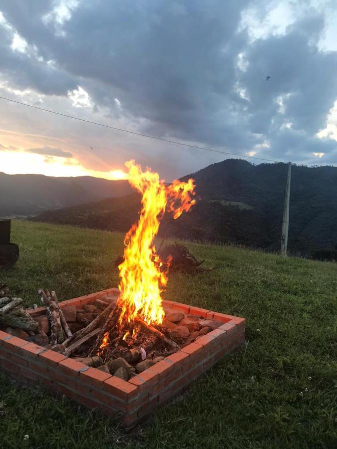 Pousada Colina Dos Ventos - Cabana Monte! 乌鲁比西 外观 照片